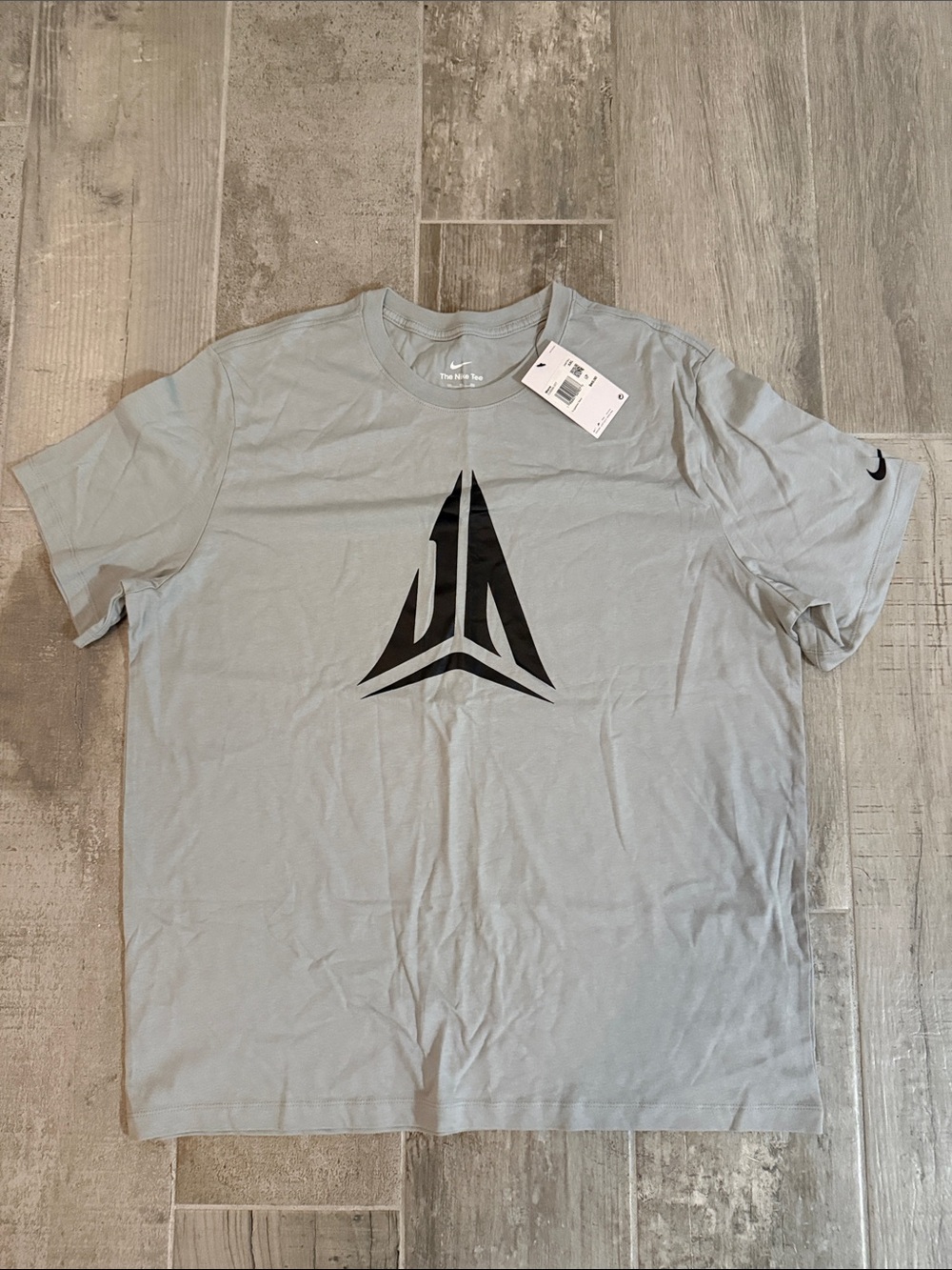 Nike Men’s Light Gray Short Sleeve Tee with Black Geometric Logo
